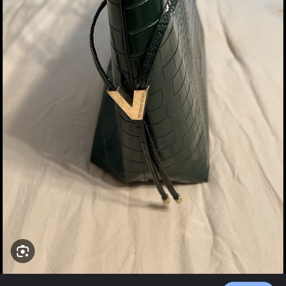 EUC Victoria’s Secret Green Croc Embossed Everywhere Tote Bag with beautiful zip - Picture 3 of 4